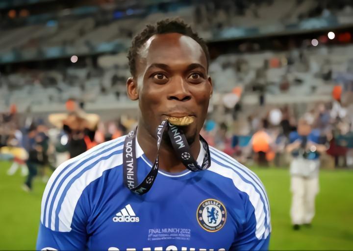 丹媒：前切尔西球星埃辛将继续留在北西兰执教