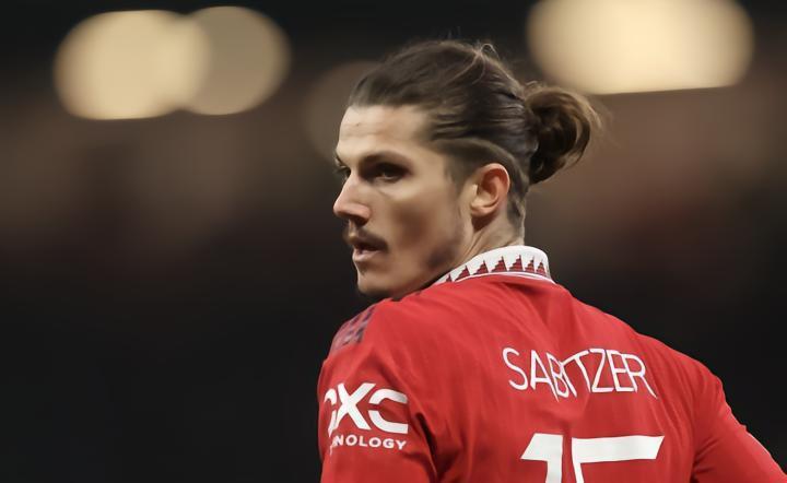 罗马诺：拜仁愿意出售萨比策，为其定价1500万-1700万欧