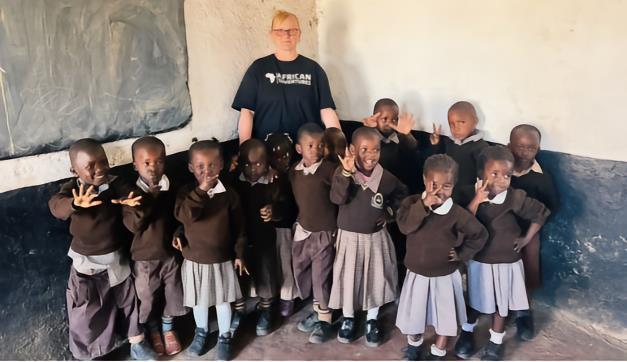 米尔沃尔与社区信托再次来到肯尼亚，并帮助当地孩子