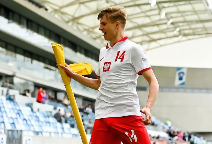 波媒：葡体报价波兰U17国脚斯科奇拉斯，米兰也对其有意