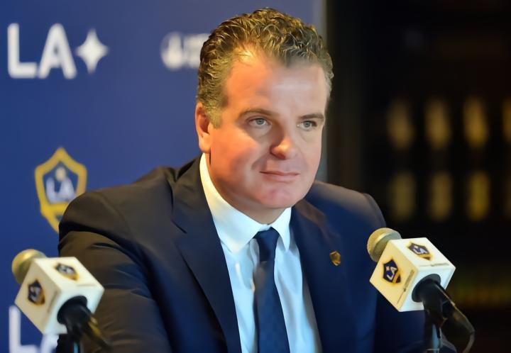 费耶诺德技术总监：“我们必须把钱投入到属于我们的东西上”