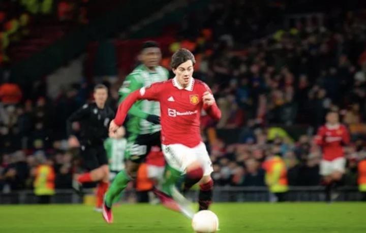 曼晚：曼联正在与佩利斯特里谈续约，但他下赛季可能被外租