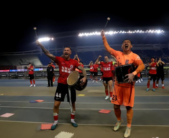 谭龙和祖伊建功 乌龙大礼 长春亚泰3比1战胜河南队