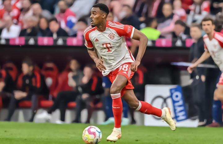 意媒：拜仁为赫拉芬贝赫要价3000万欧，米兰想对此进行谈判