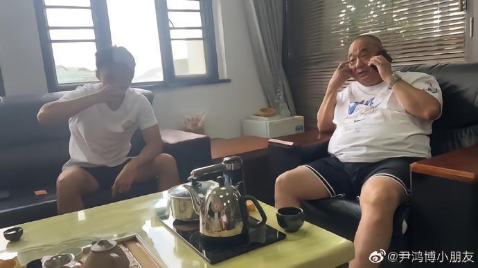 击碎传闻，梅州客家总经理曹阳现身，与尹鸿博喝茶品茗