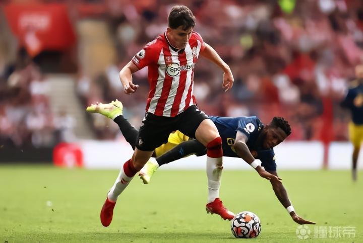 邮报：在谈判，切尔西可能从南安普顿签回利夫拉门托