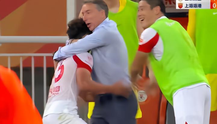 上观谈哈维尔不用外援：存在结构缺陷，耍大牌脾气就老实替补