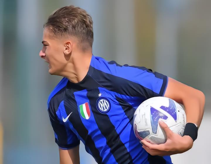 小莱万已准备好进入一线队了？！泽菲被英超豪强关注！