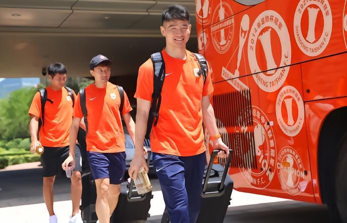 记者：克雷桑未随山东出征河南，郑铮需要休息