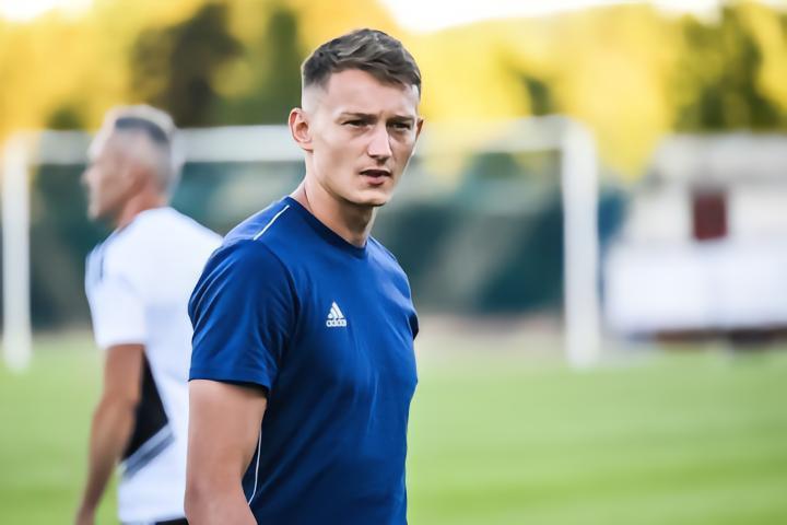 波尔多门将两度遭遇车窗被砸：我可能不会再开车来法国了