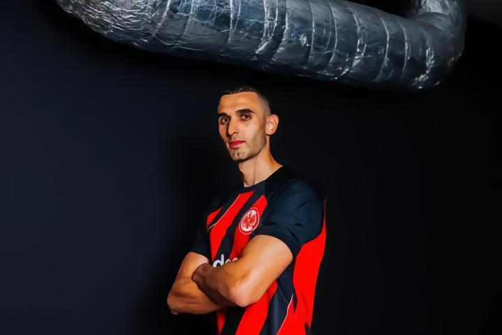 官方：法兰克福免签前科隆中场斯希里，双方签约至2027年