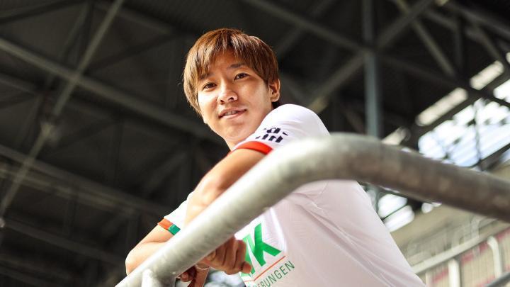 官方：日本中场奥川雅也自由身加盟奥格斯堡，双方签约3年