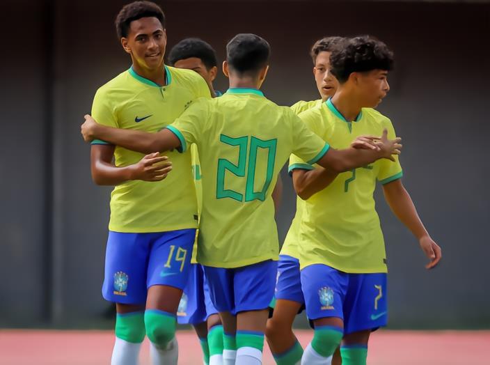 U15战报：罗杰上演大四喜，巴西11-0狂屠祖亚特学院