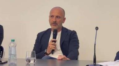 就差点名了，奥西利奥：某球员老婆社媒曾给我制造不少麻烦事