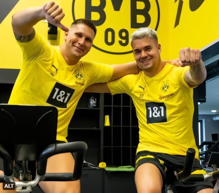 多特分享聚勒照片，球迷热议：汉堡又吃多了