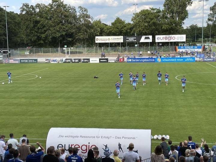 沙尔克对阵博霍尔特首发名单：32-马里乌斯·穆勒