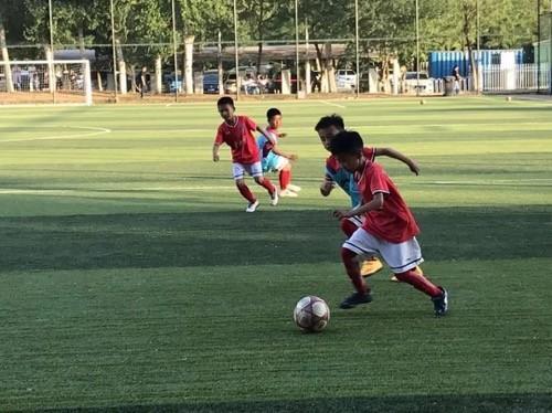 小球员家长：李铁俱乐部要求签约态度蛮横，违约金2000万元