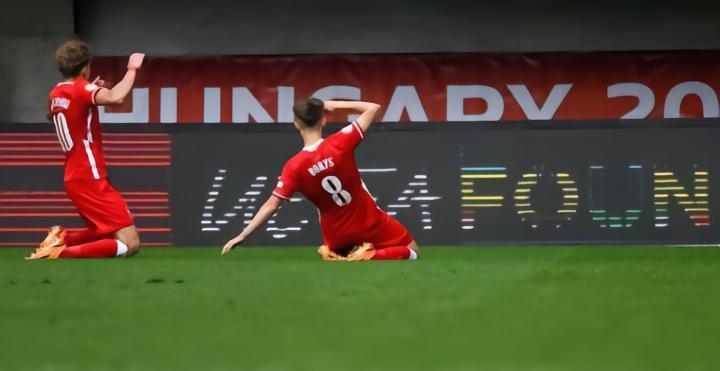 荷媒：16岁波兰天才中场Borys希望转会埃因霍温