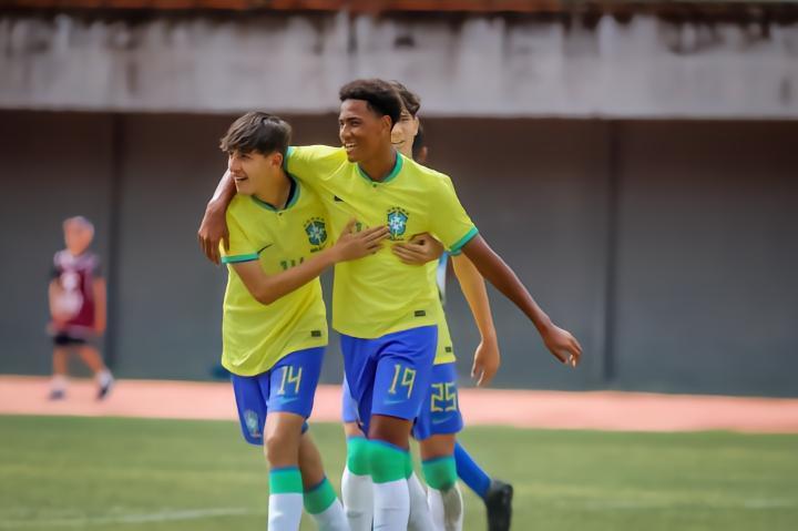 U15战报：普拉德拉双响，巴西5-0轻取圣托塞晋级16强