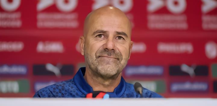 新主教练彼得-博斯的首次新闻发布会