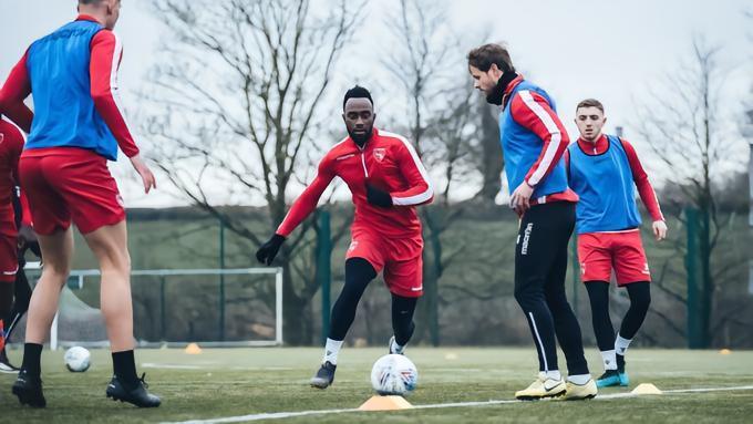 旧将回归！官方：乔丹-斯莱夫加盟莫克姆