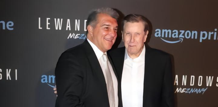 世体：拉波尔塔会面扎哈维，商讨球员转会与球队赞助重要事项