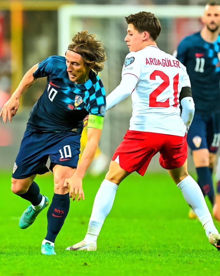 莫德里奇和居莱尔以前是对手，现在是队友，没有加盟