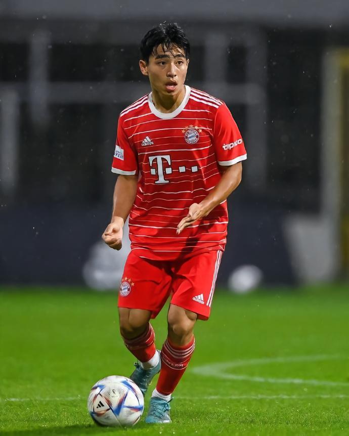 官方：拜仁二队韩国小将李贤珠租借加盟德乙韦恩威斯巴登