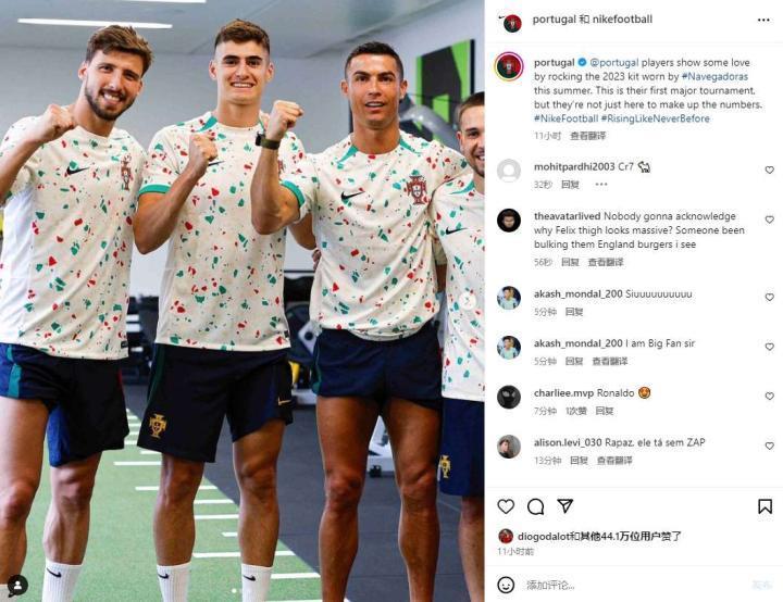 C罗等葡萄牙国脚身穿女足球衣，为葡萄牙女足在世界