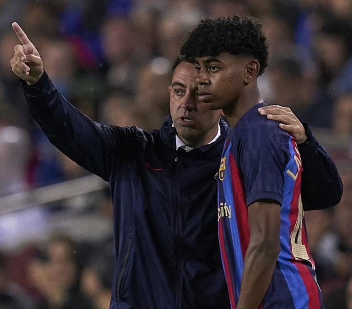 世体：巴萨将和亚马尔续约五年，下周他16岁的时候官宣