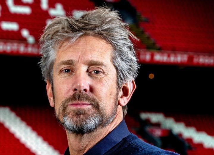 官方：范德萨暂时继续在重症监护室接受治疗，病情稳定