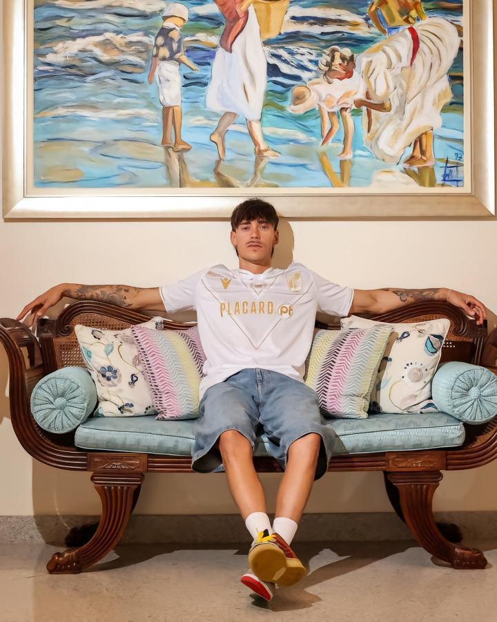 官方：吉马良斯签下博阿维斯塔左翼位里卡多-曼加斯