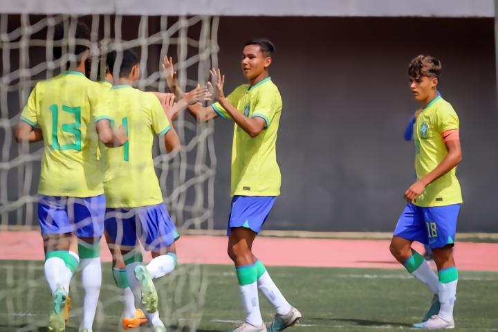 U15战报：达维梅开二度，巴西6-0大胜伊塔布纳晋级8强