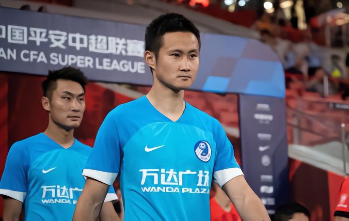 客场战平领头羊！防守端两将居功至伟，大连人队在复苏！