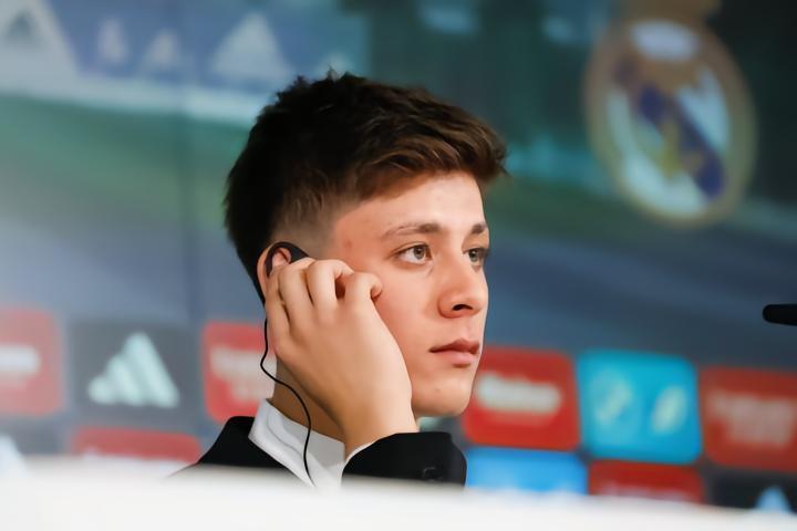 科贝：居莱尔告知皇马将提前结束假期，今天就与球队会合