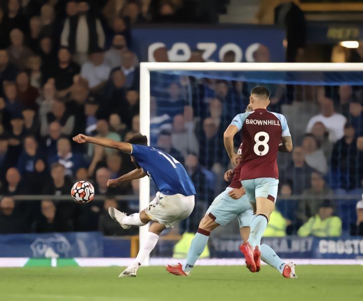 BBC：前埃弗顿边锋汤森正随伯恩利训练，球员寻求免签机会