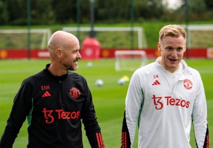 英媒：滕哈格已为范德贝克今夏离队开绿灯，十几家球队感兴趣