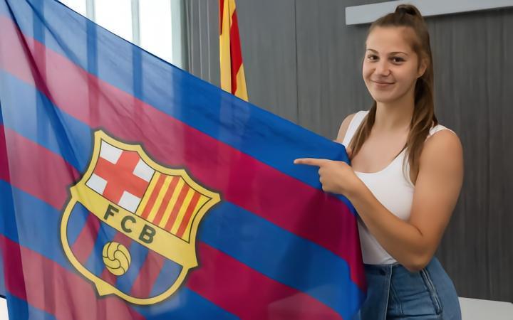 官方：巴塞罗那女足签下波兰U17国脚希姆恰克