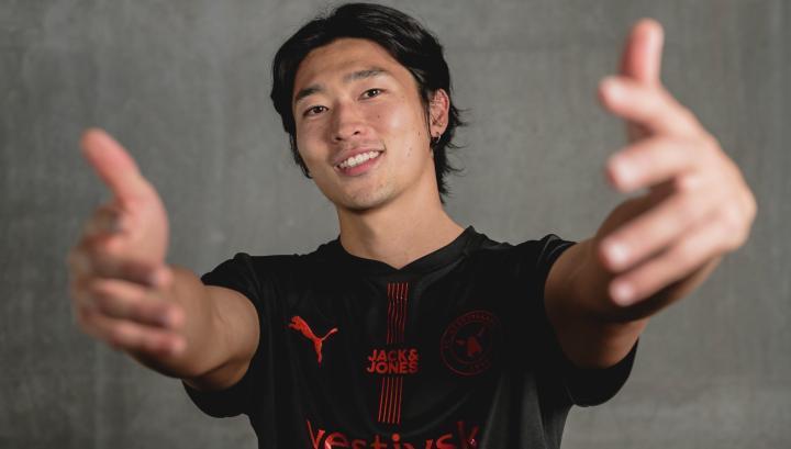 官方：25岁韩国前锋曹圭成正式加盟丹麦球队中日德兰