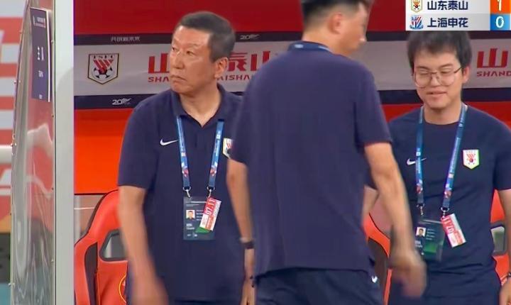 记者：崔康熙从申花离职后一直住在上海，海港怎么就没想到他