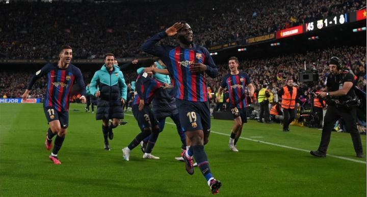 记者：巴萨还没决定是否带凯西去美国，一切取决于报价