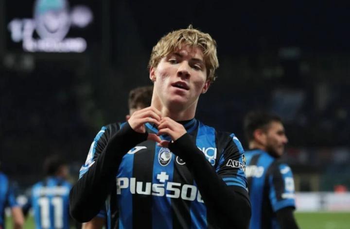 TA：曼联提议球员 现金的方式报价赫伊伦德，被亚特兰大拒绝