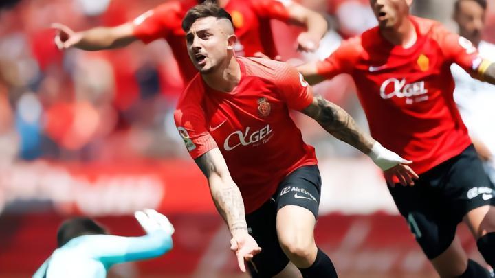 记者：巴萨已放弃德斯特，右后卫首选坎塞洛，也在考虑马费奥