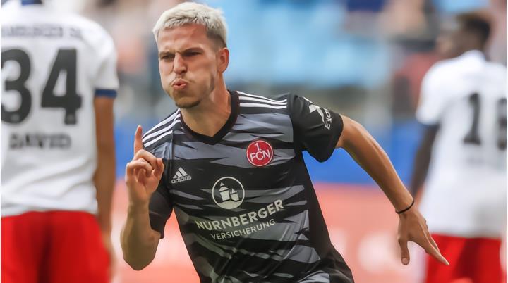 1、据天空体育的消息，弗赖堡24岁中场滕佩尔曼是