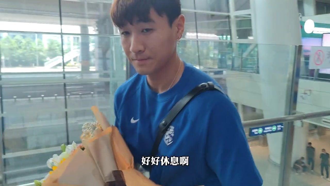 三镇球迷：韦世豪我们一定支持你，昨天你很纯爷们