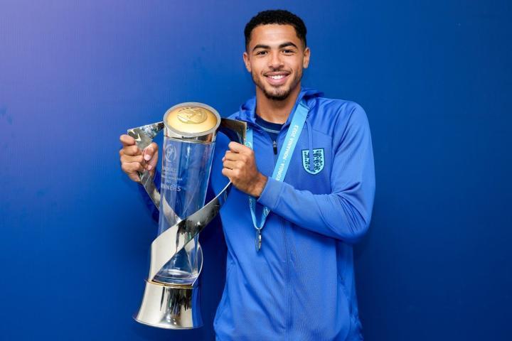 晚旗报：热刺担心范德文被利物浦截胡，有意蓝军新星科尔威尔