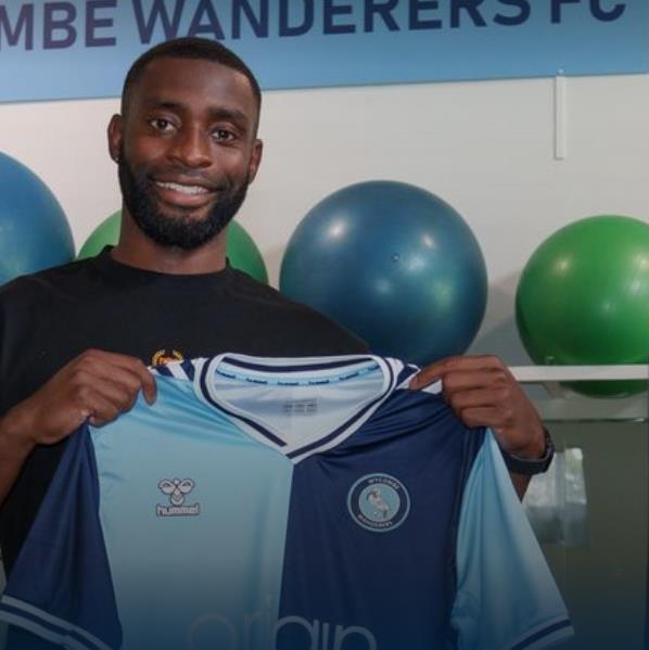 官方 : 韦康比流浪者免签边后卫文森特-扬