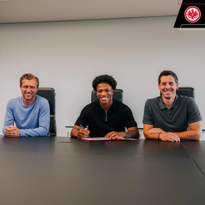 官方：德国U21国脚恩甘卡姆加盟法兰克福