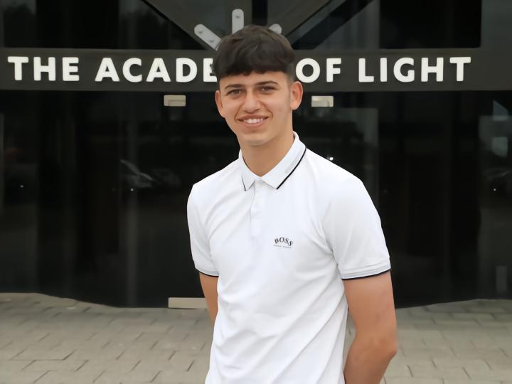 红白血液的桑德兰青训中卫——扎克·约翰逊