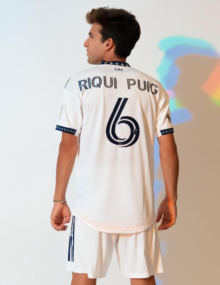 每体：普吉说在巴萨没有感觉自己像是一名足球运动员